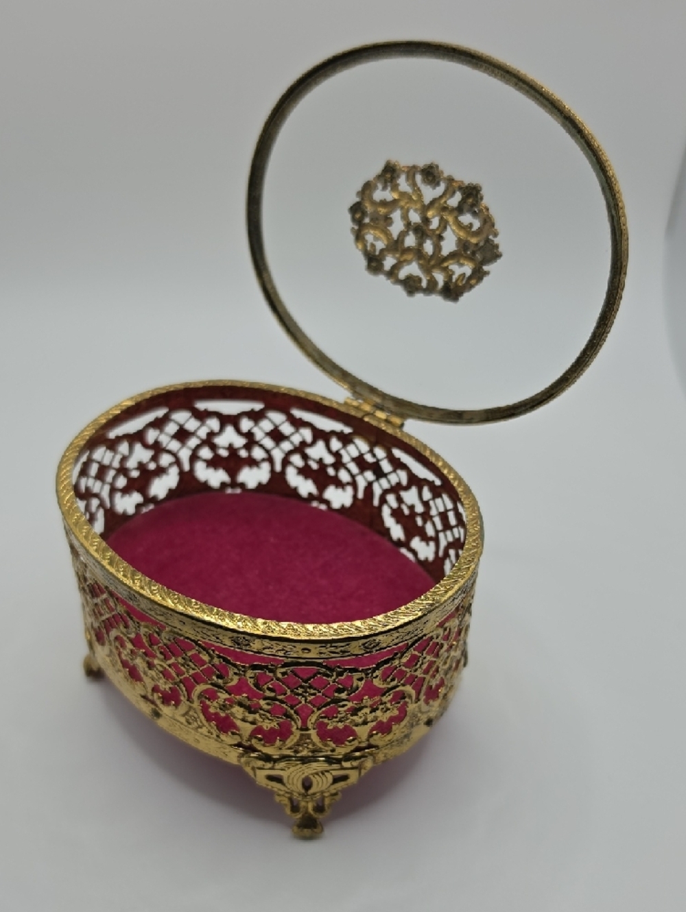VINTAGE Hollywood Regency Lidded Jewelry Casket with Floral Medallion on the Lid - Picture 6 of 14